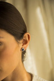 Pendientes Griffith Plata de novia en versión botón con zafiro azul.