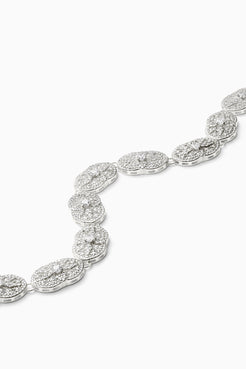 Detalle choker Vendôme para novia con diseño geométrico Art Decó y pavé de circonitas blancas en plata SPREZZATURA