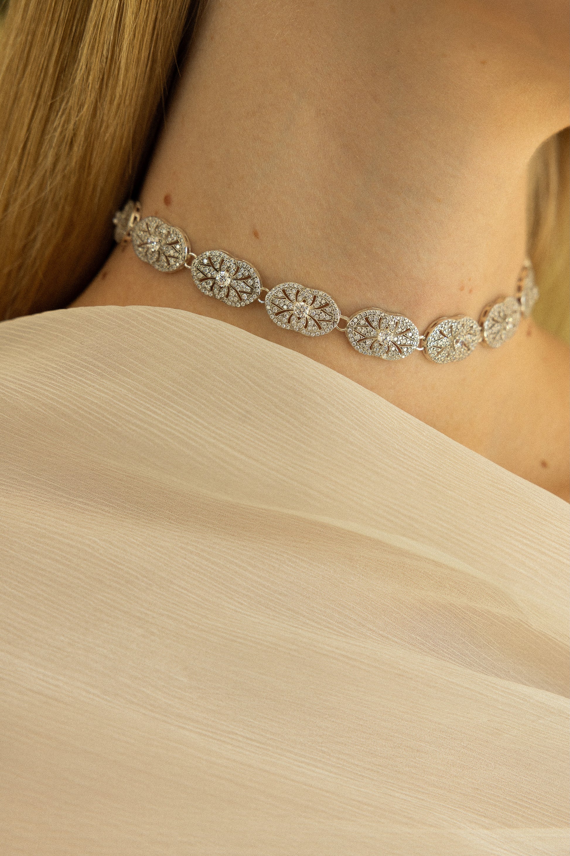 detalle choker novia art déco Vendôme plata colección Lumière joyas de novia SPREZZATURA