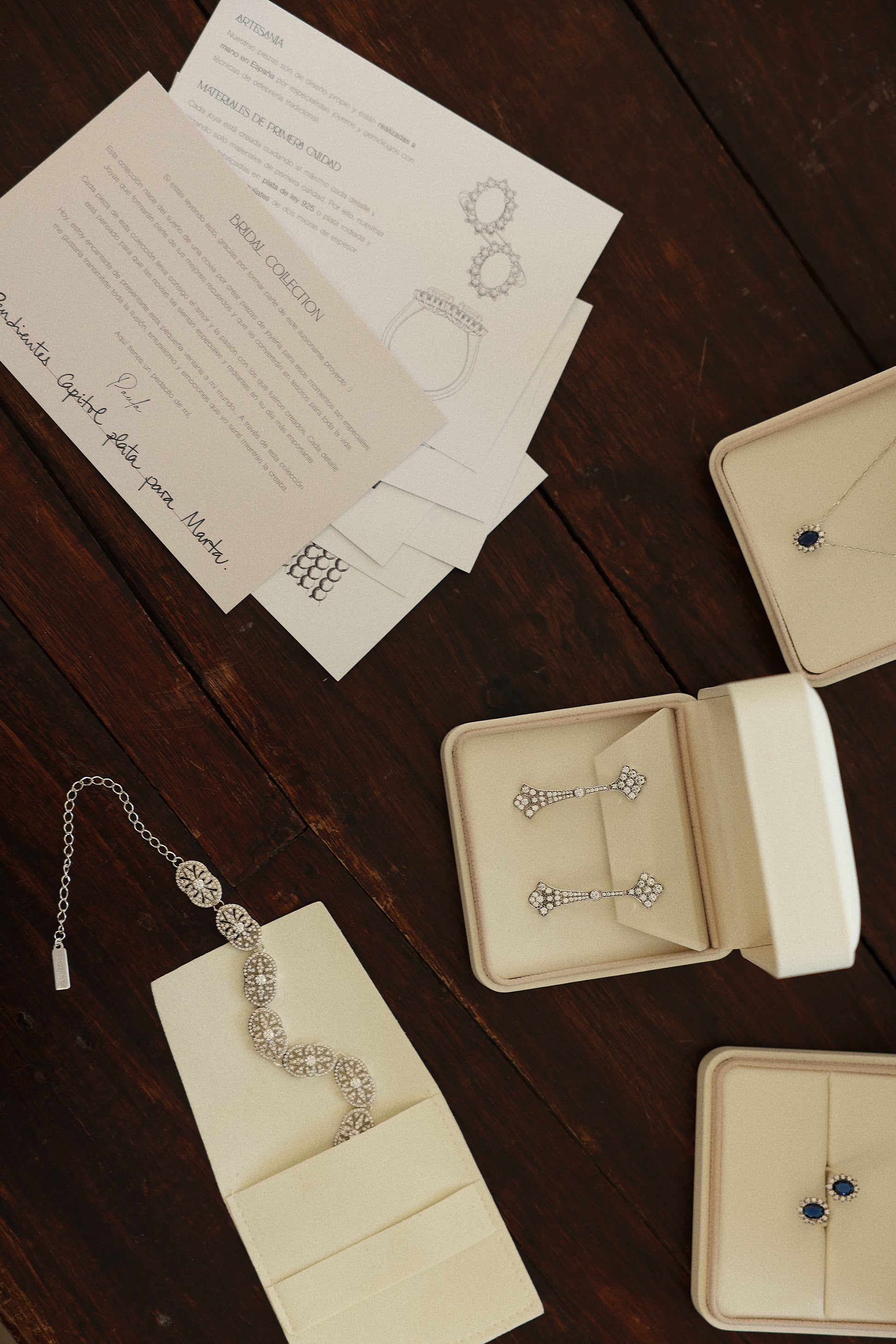 Choker de novia en plata estilo art déco en packaging de joyería inspiración París SPREZZATURA