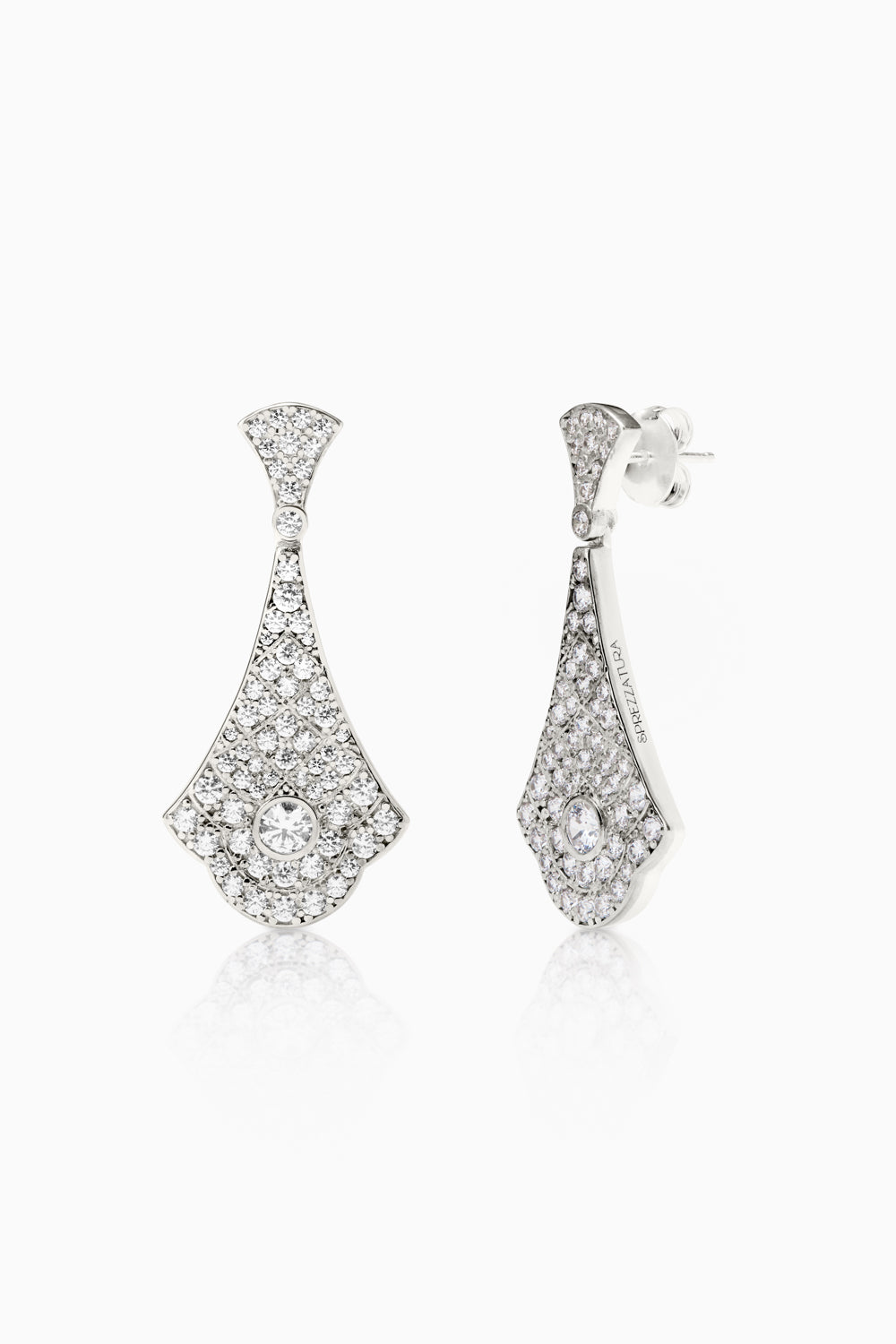 Pendientes Rivoli para novia con estructura Art Decó y pavé de circonitas blancas vista lateral SPREZZATURA